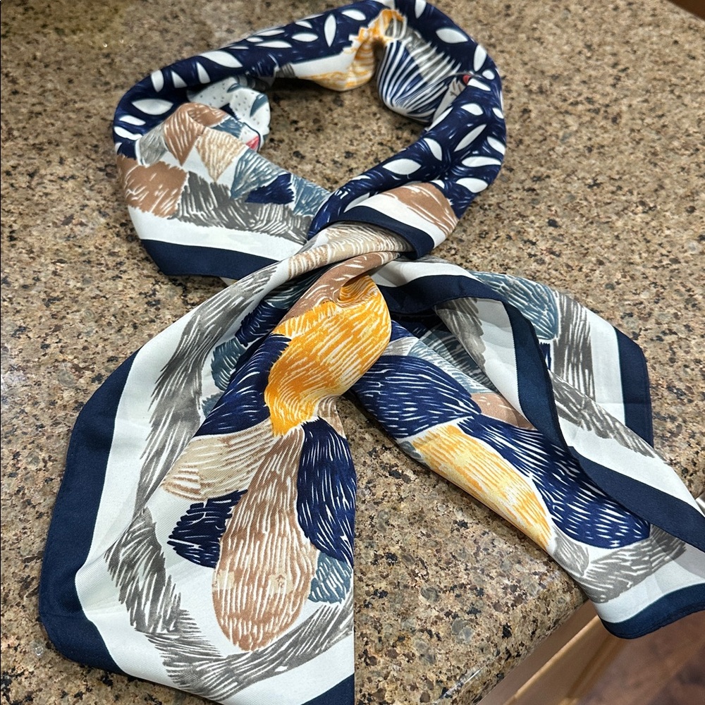 Designer look scarf, new, 100% polyester